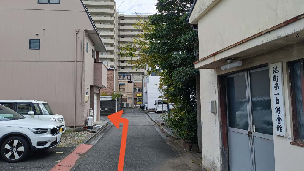 港町1丁目2-27付近駐車場の写真