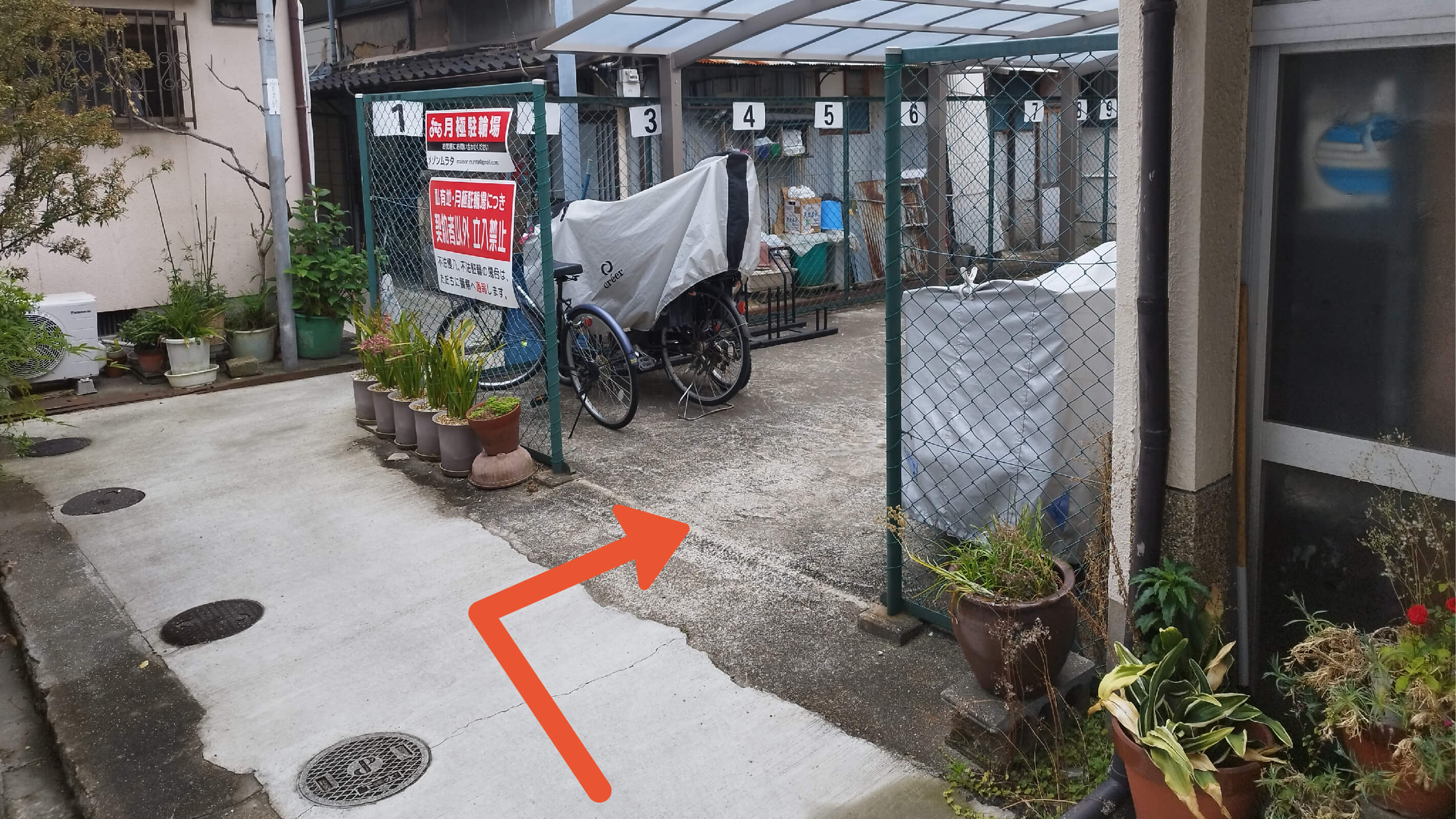【バイク】小松通2-4-12駐車場の写真