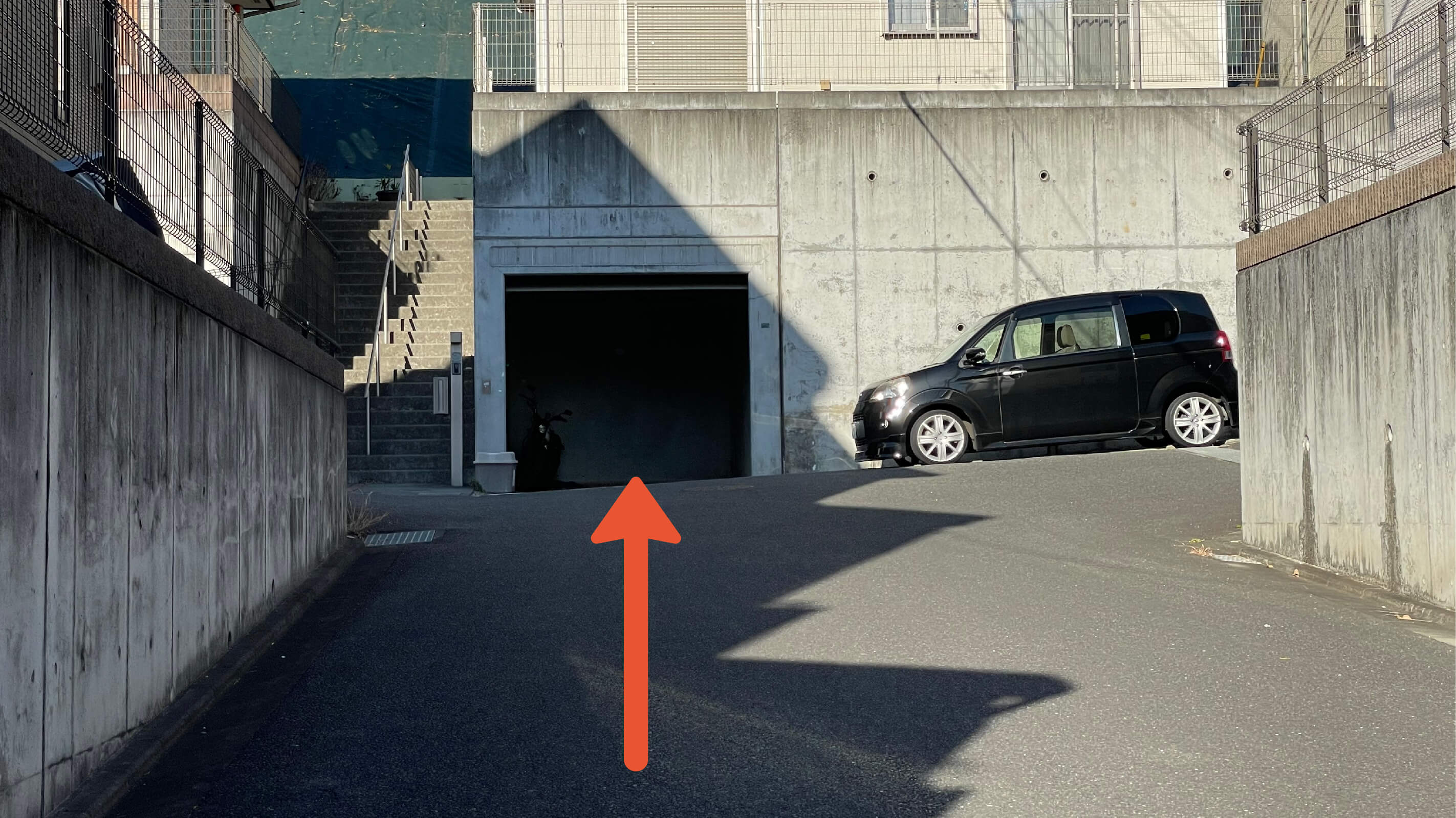 上小山田町136-19駐車場の写真