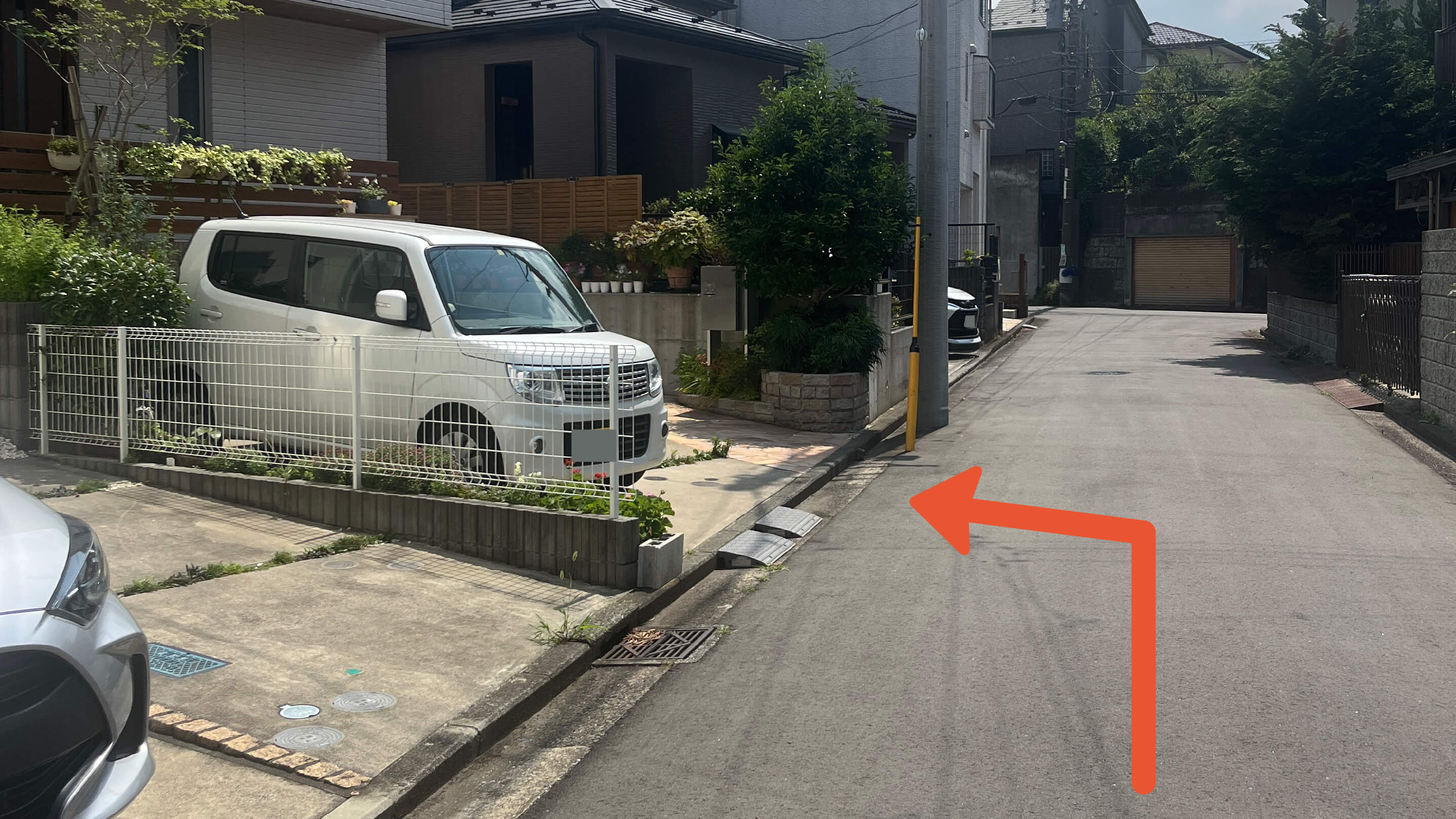 鶴ケ峰1-67-8駐車場の写真