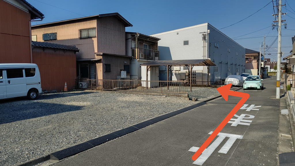 《カーポート》富田一色町24-28駐車場の写真
