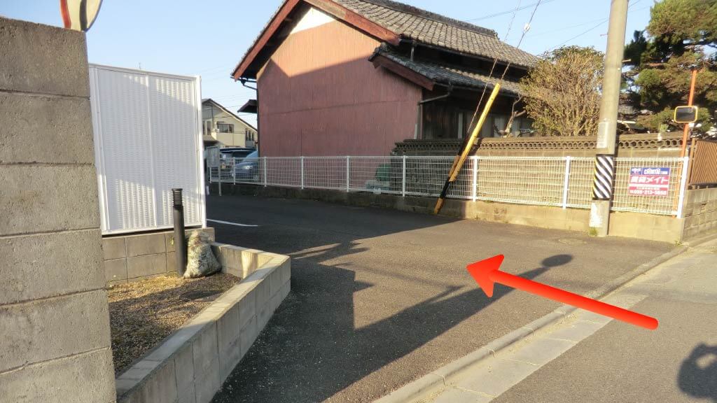 ニューウェーブ　敷地内駐車場の写真