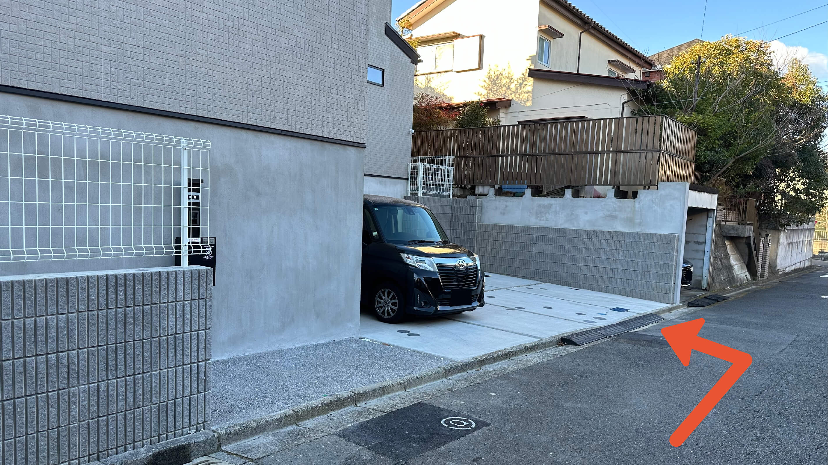 東本郷3-8-4駐車場の写真