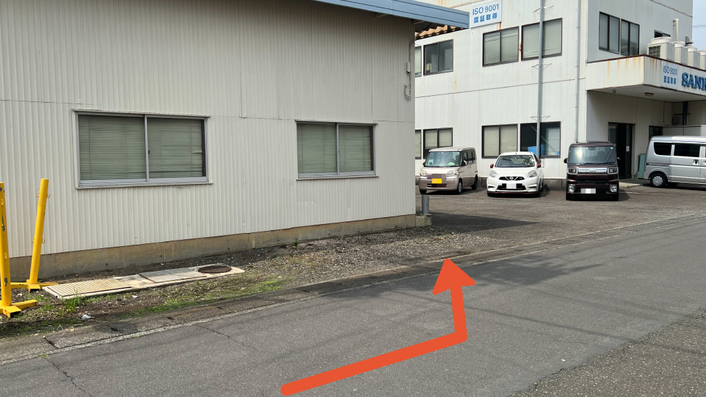 東新田4-7-10駐車場の写真