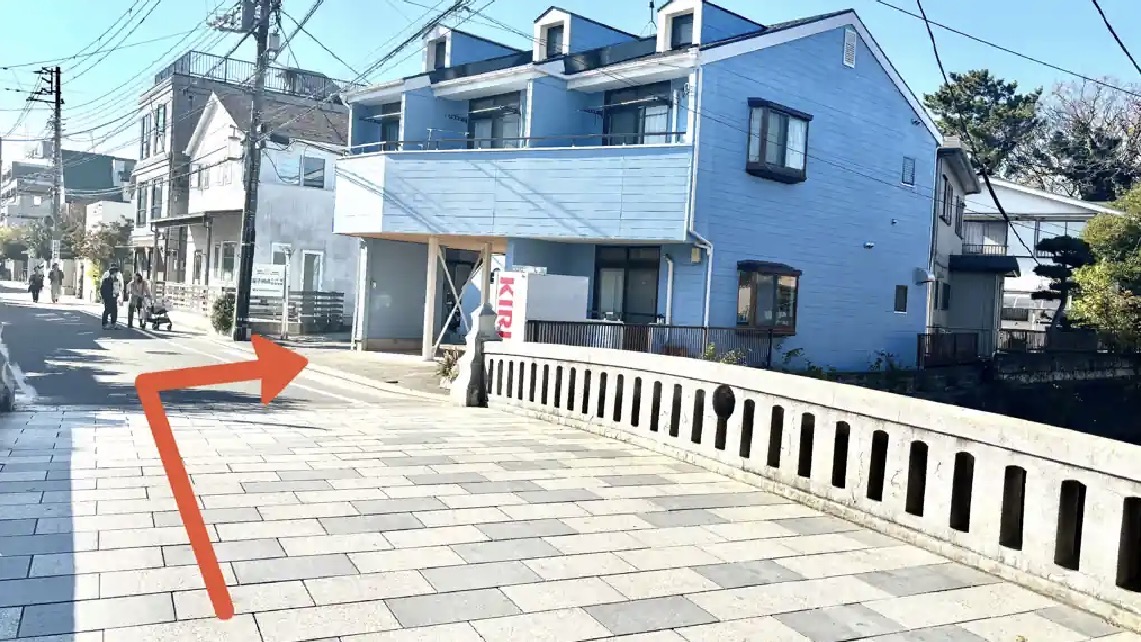 逗子から近くて安い《軽・コンパクトカー》東郷橋ブルーゲイブルズ駐車場