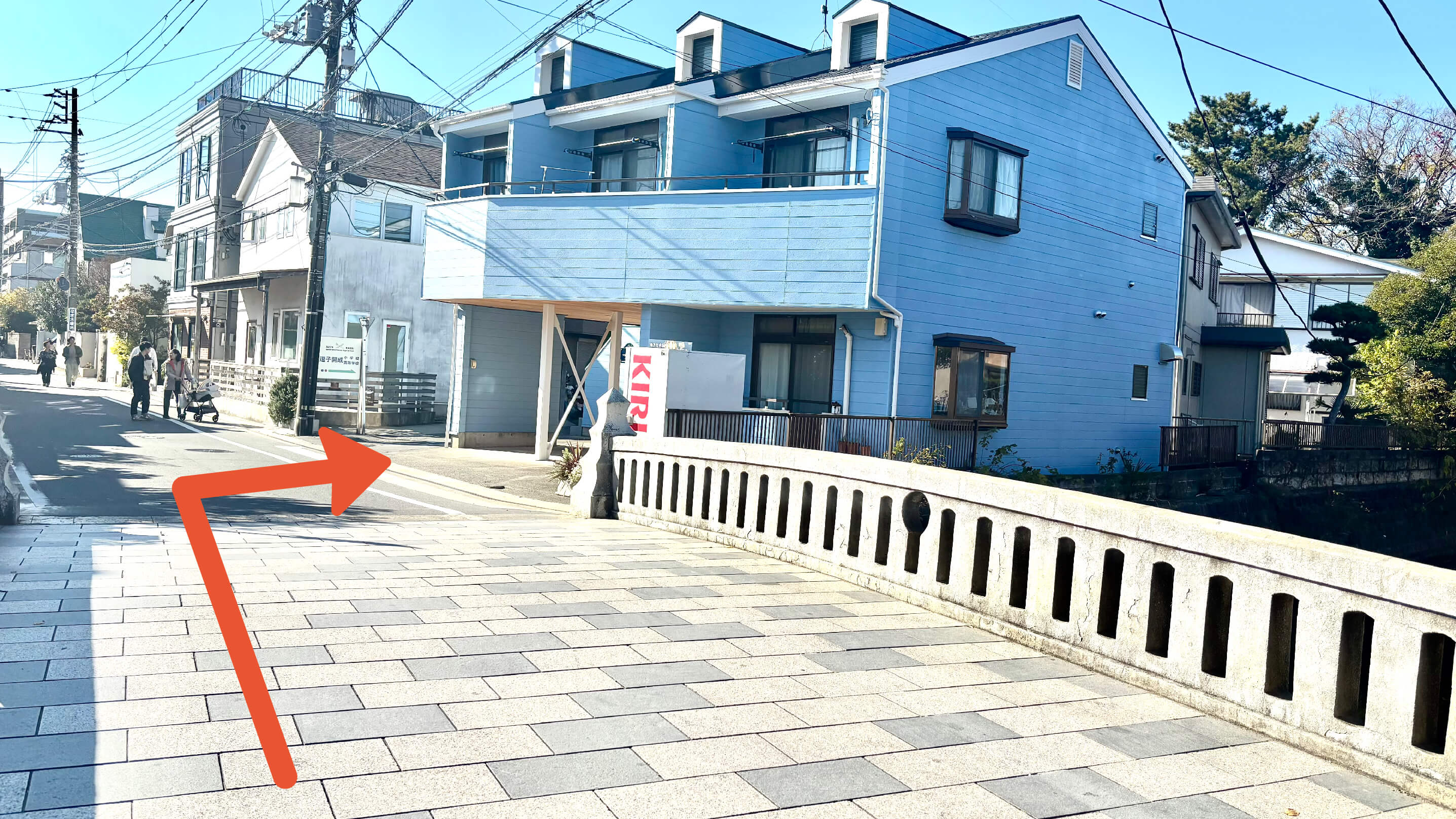 東郷橋ブルーゲイブルズ駐車場の写真
