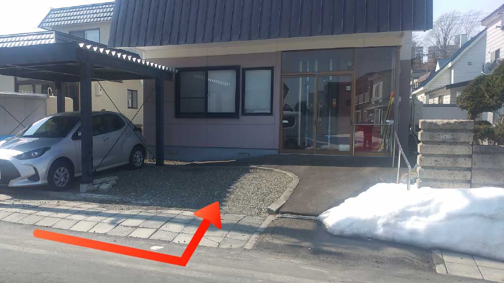 稲穂町西3-5-5駐車場の写真