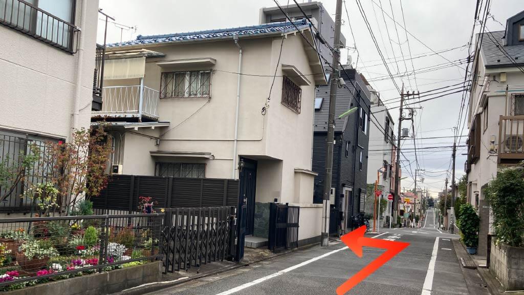 【右側】奥沢3-44-5駐車場の写真