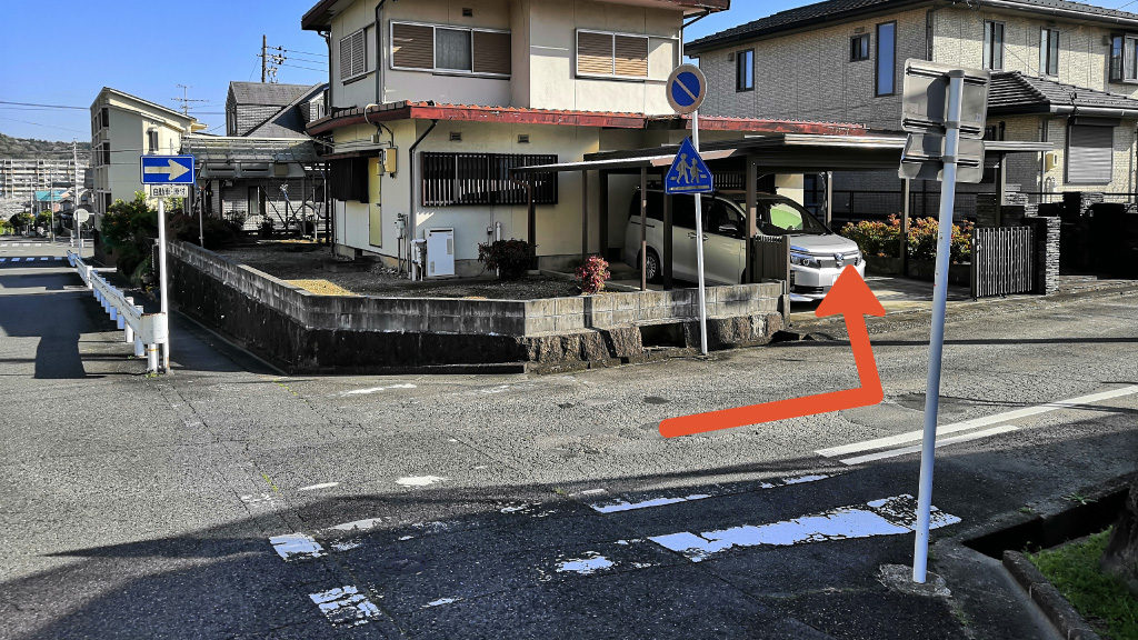 【中型車まで】藤山台5-11-9駐車場の写真