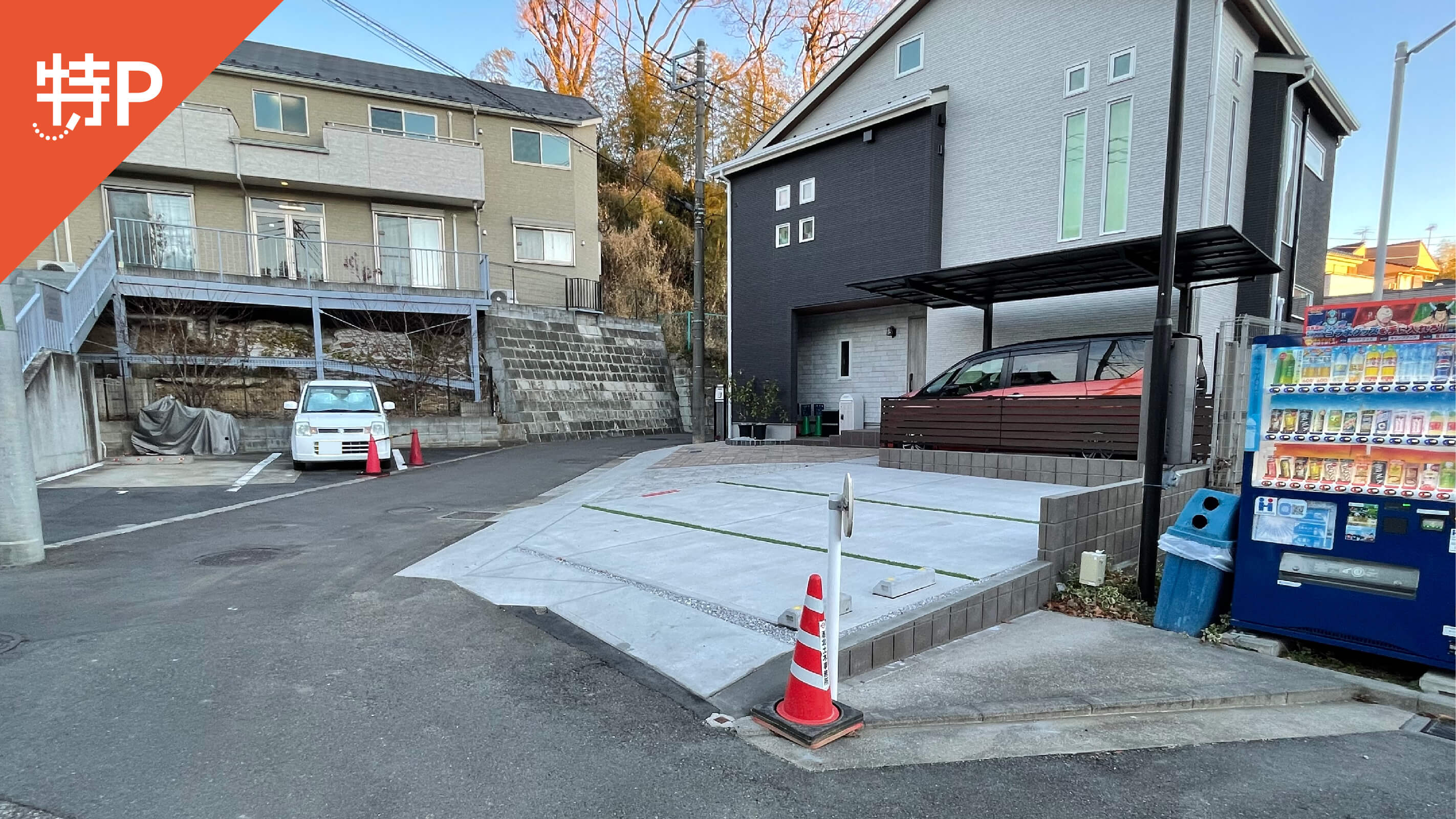 『新横浜駅』から近くて安い【軽専用】《道路側区画》篠原町3083-2駐車場