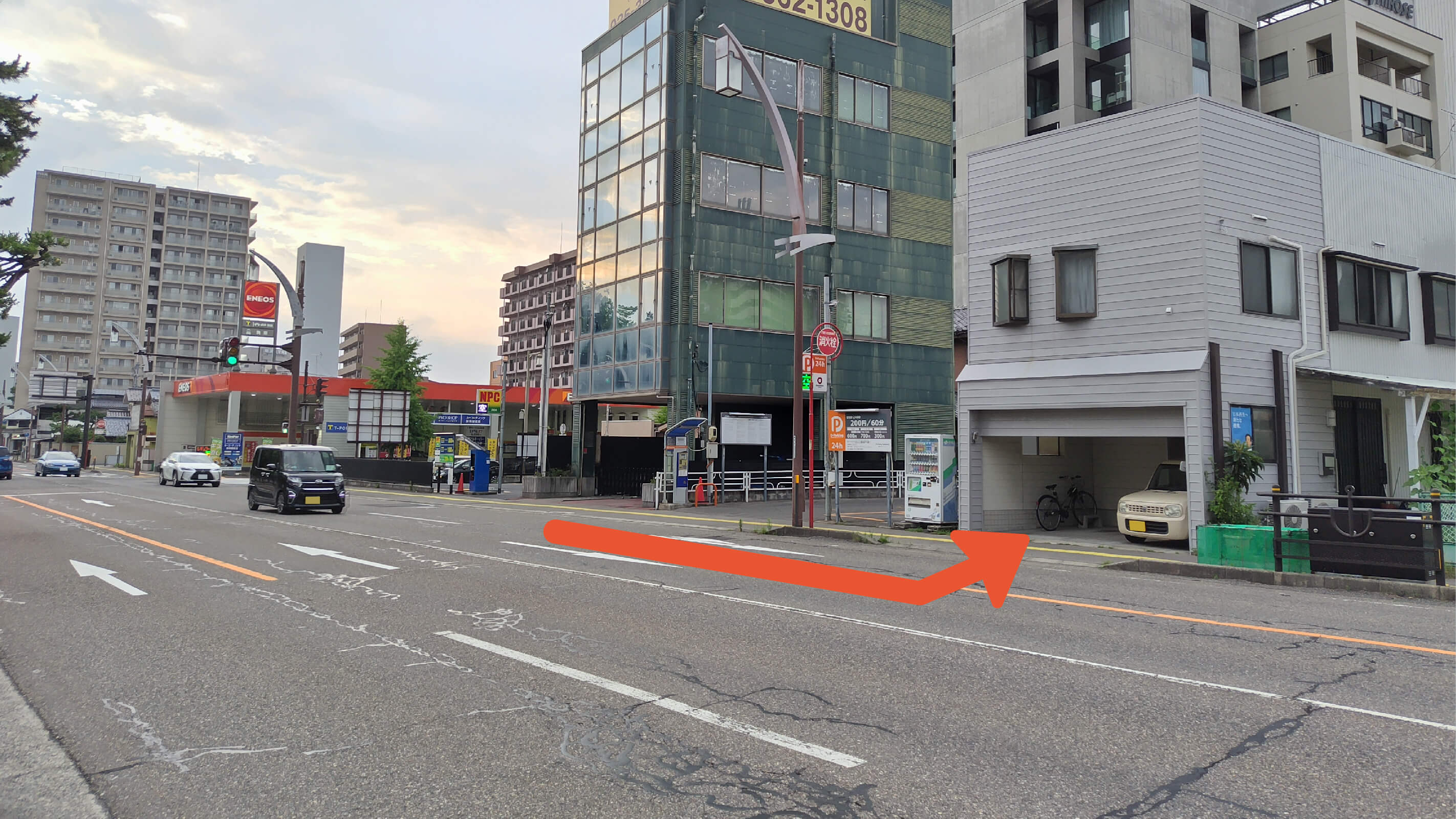 《軽自動車》一番堀通町339-1駐車場の写真