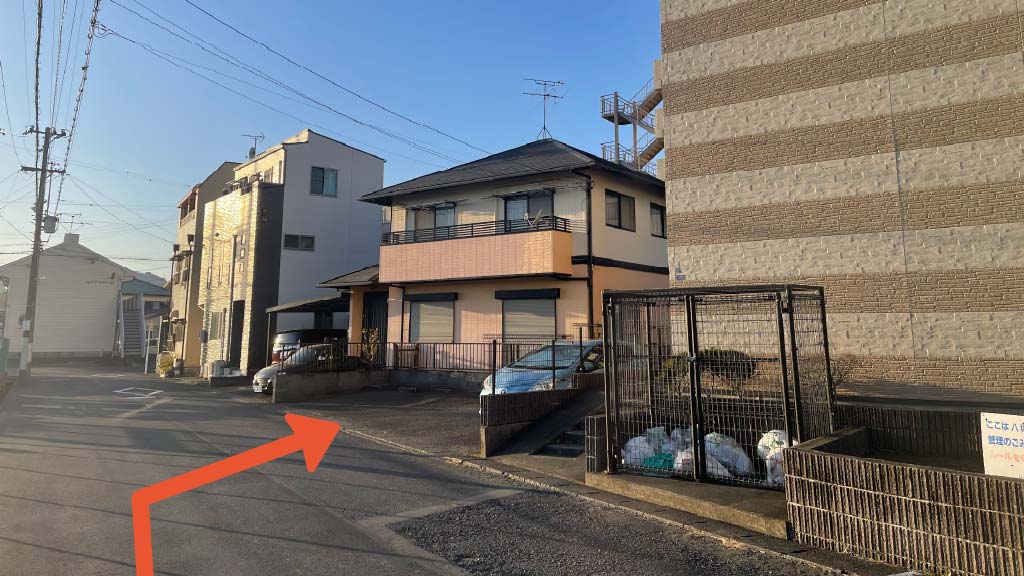 八坂南町1-2駐車場の写真