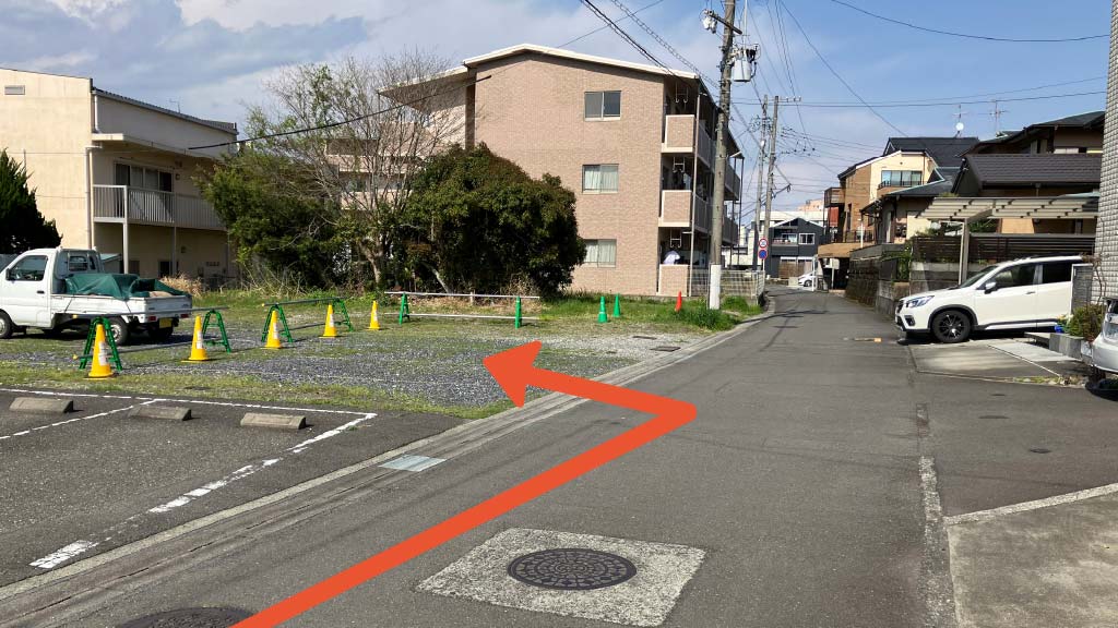 「アイリス西」青葉町11-18駐車場の写真