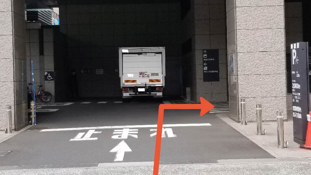 【土曜日】三井住友海上駿河台新館駐車場の写真