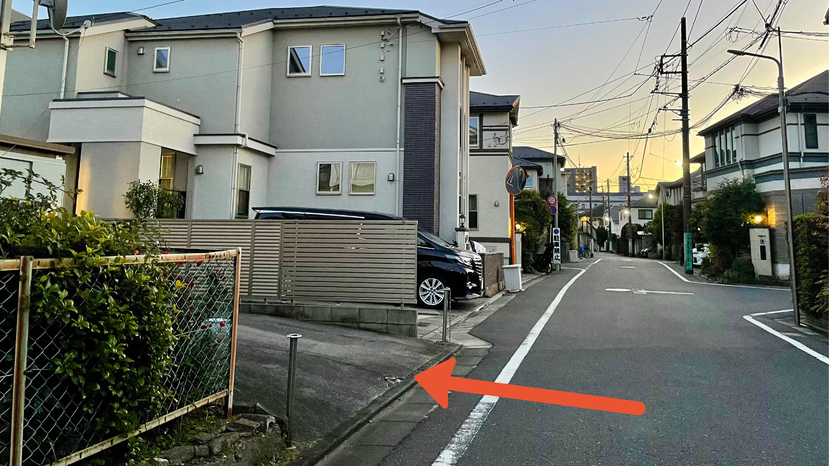 向山2-17-27駐車場の写真