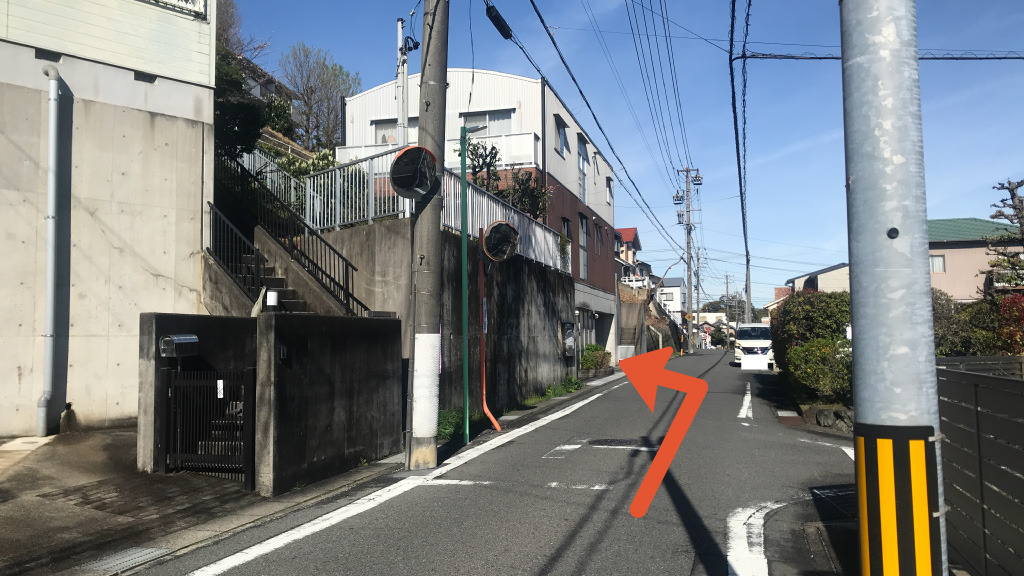 【向かって右端】鳴海町字石堀山11番地駐車場の写真