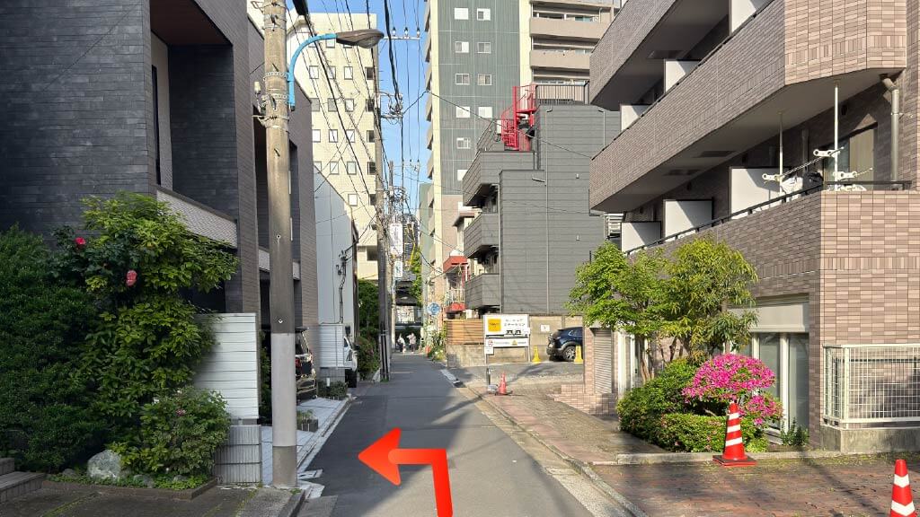 新小川町6-6-3駐車場の写真