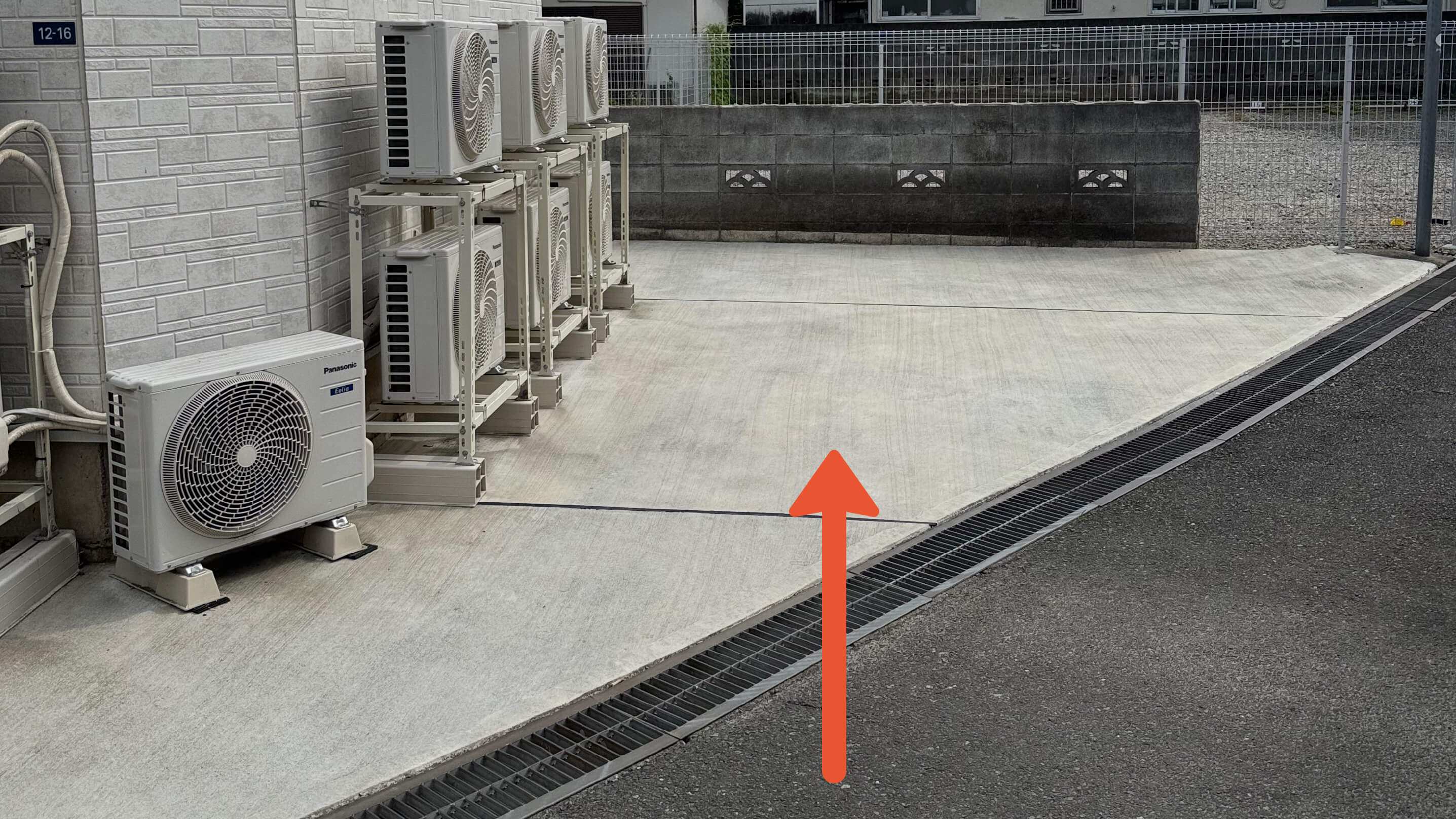 元横山町3-12-16駐車場の写真