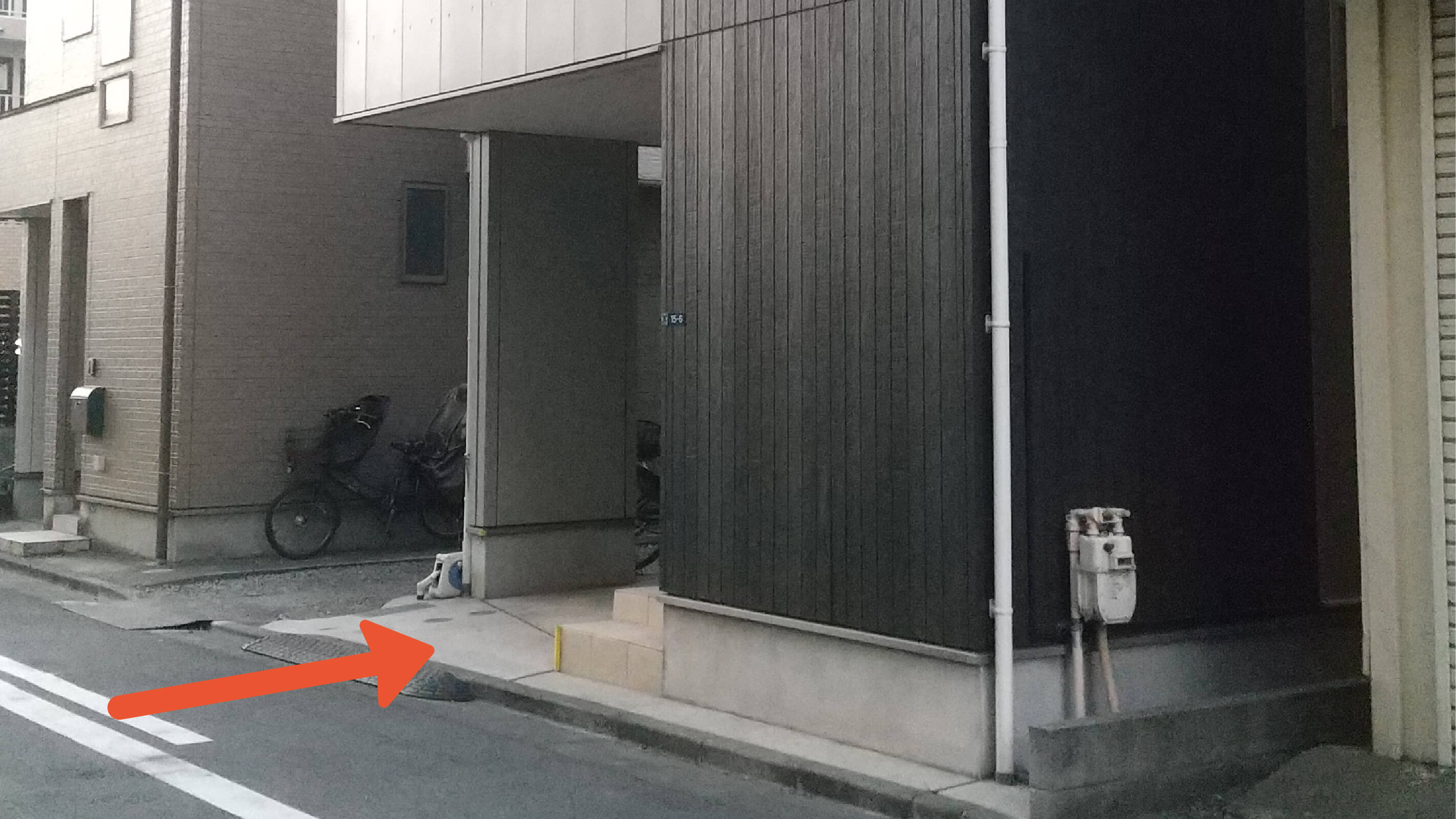 観音2-15-6駐車場の写真