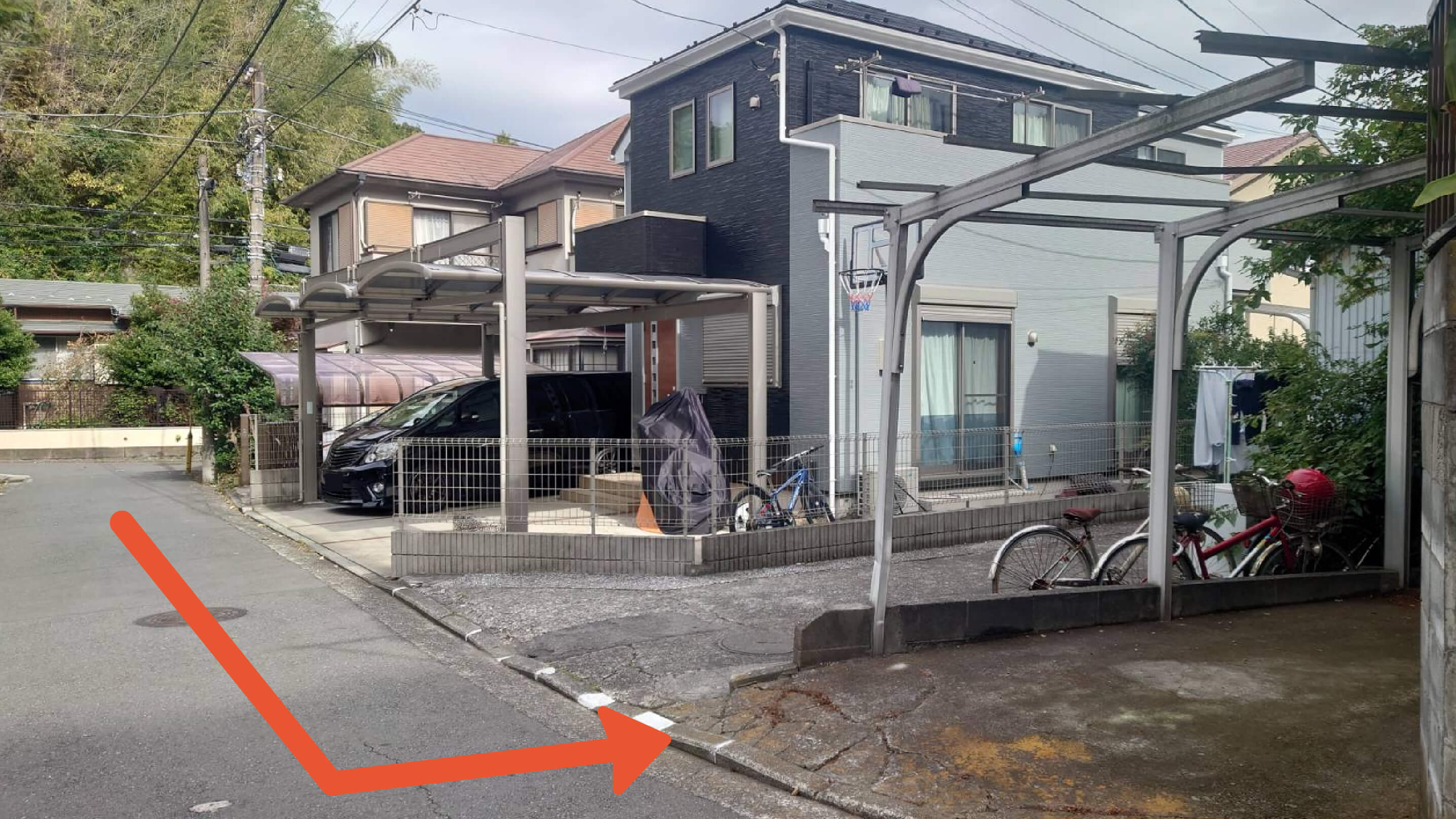 磯子4-10-21駐車場の写真