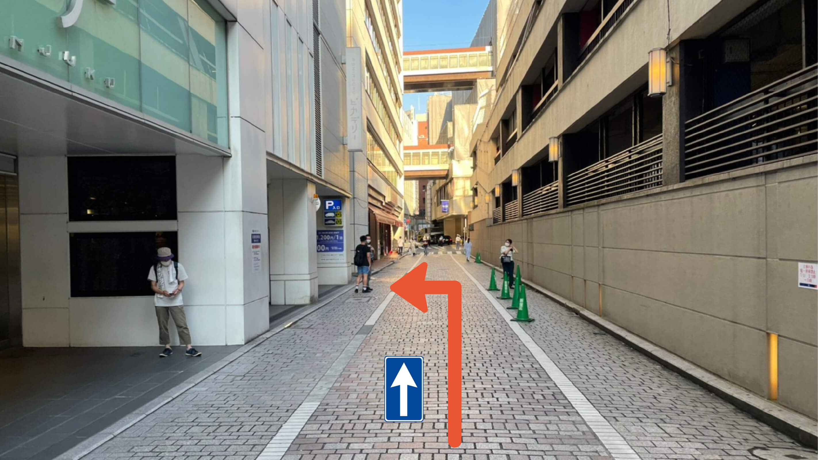 新宿駅から近くて安い(機械式)【ロールーフ】新宿ピカデリー駐車場