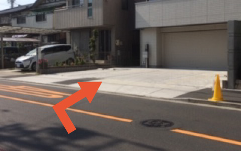 石川町1-1-3駐車場【左】の写真