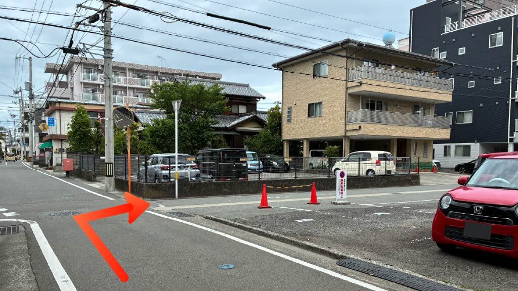 中常三島町3-4-2駐車場の写真