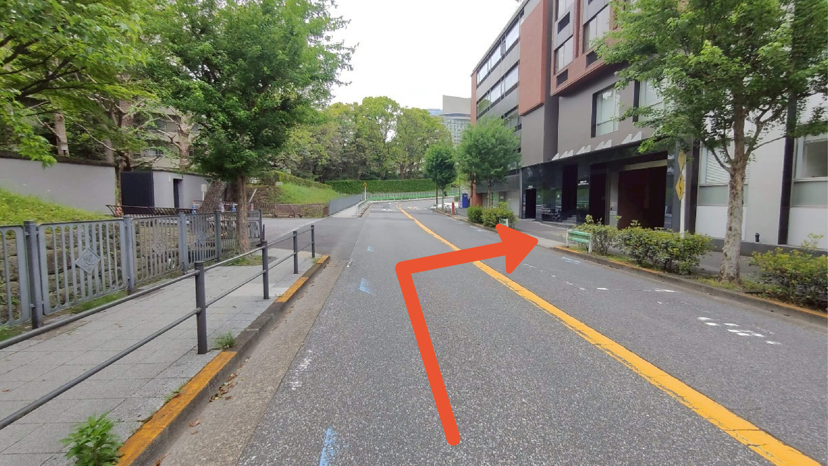 日本テレビ通り から【 近くて安い 】駐車場｜特P (とくぴー)