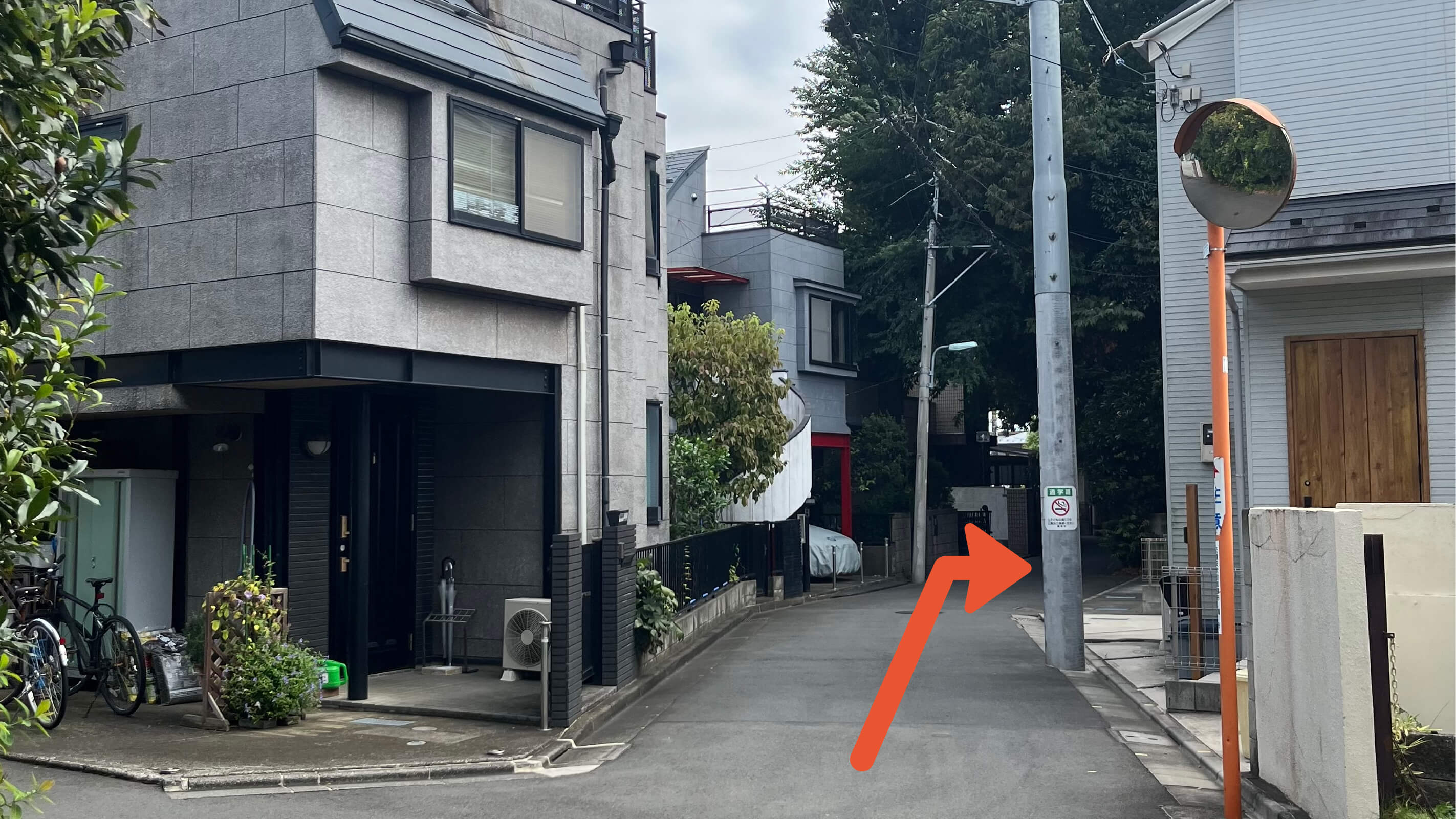 布田6-5-18駐車場の写真