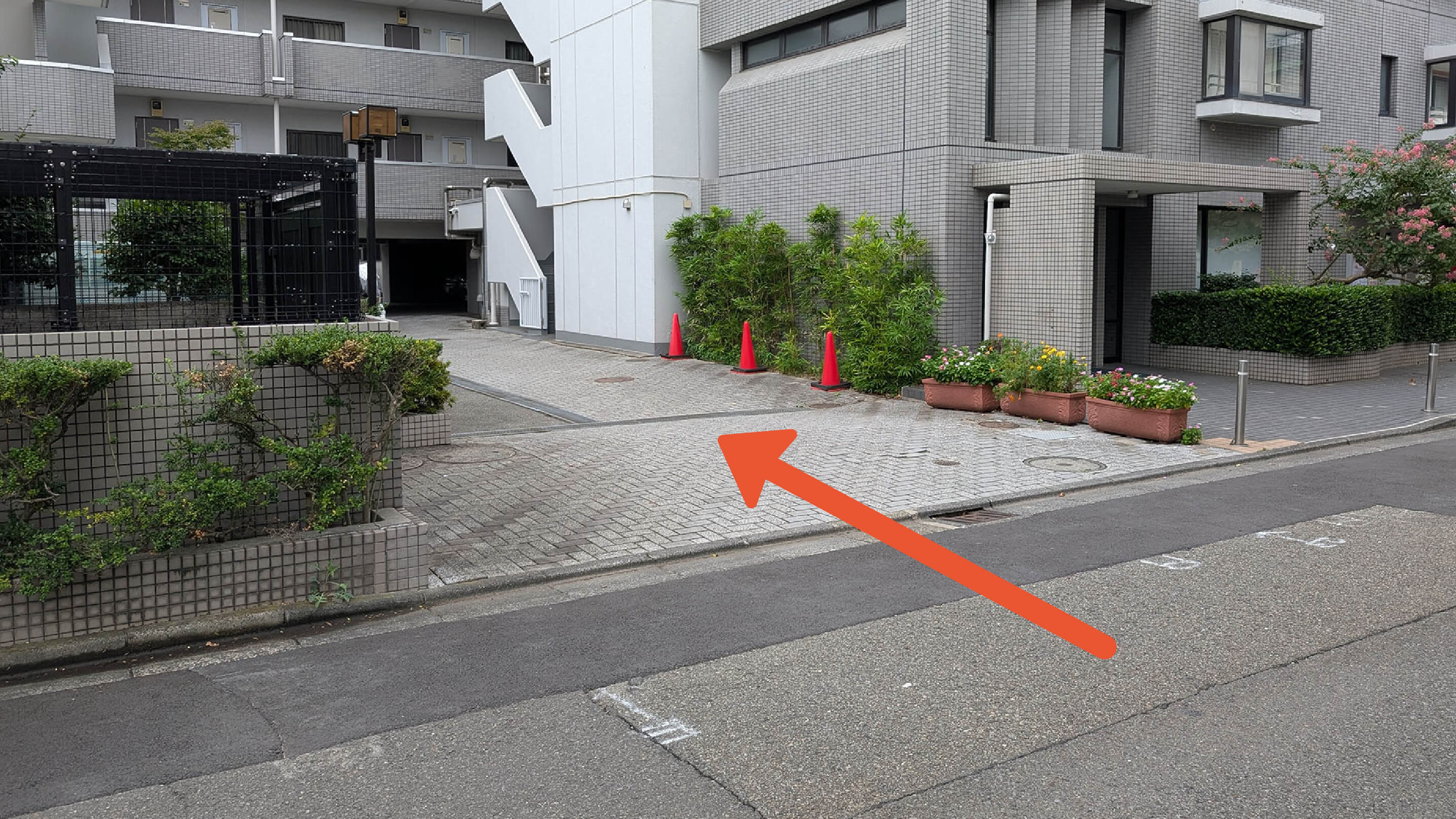 《ワンボックス不可》アクロスコート苅宿駐車場の写真