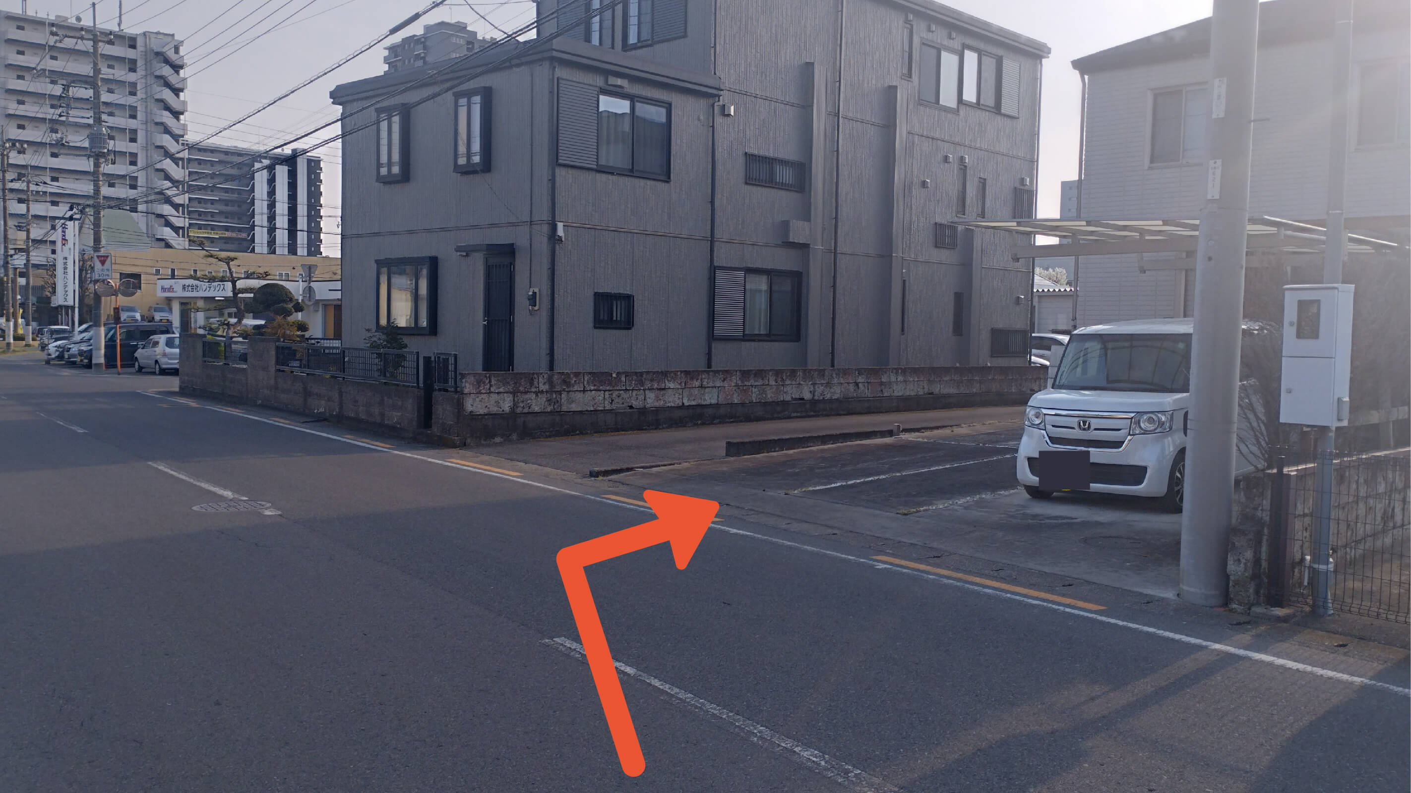 元今泉5-8-10駐車場の写真