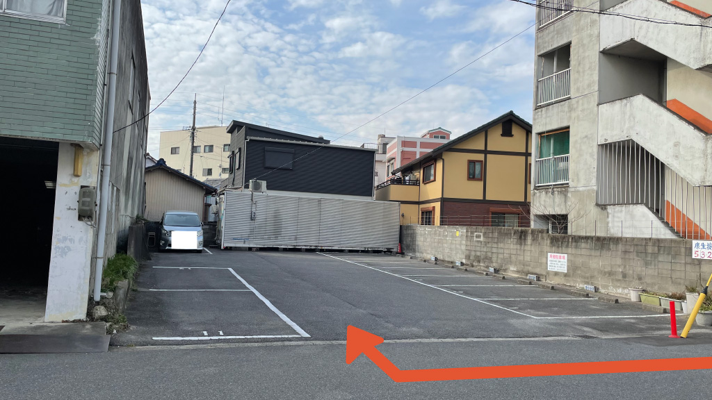 【日曜限定】八幡町1-35駐車場の写真