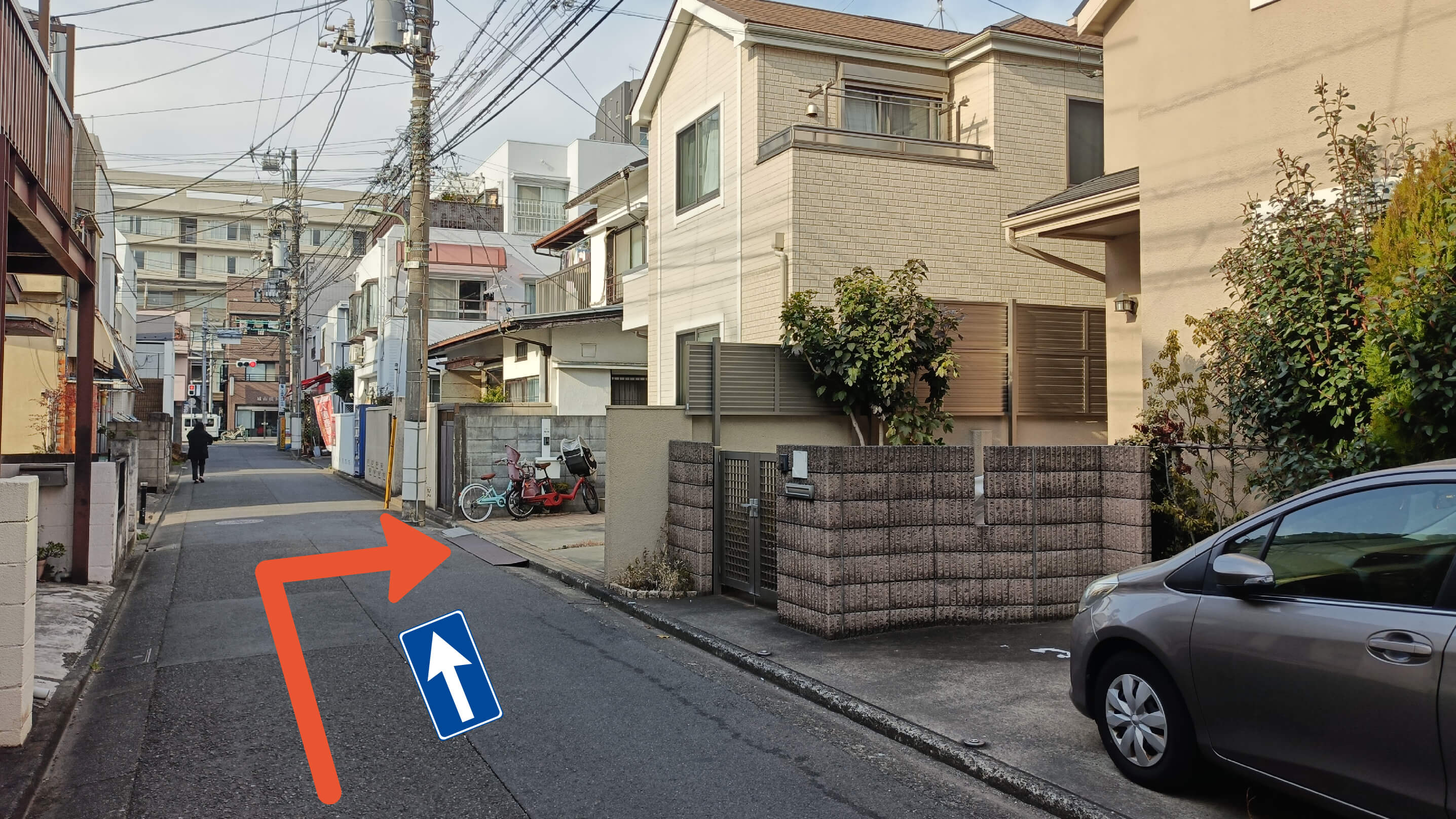 中央3-2-13駐車場の写真