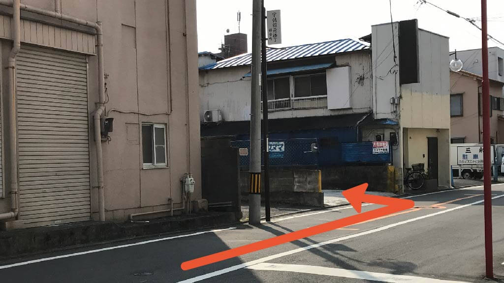 【左側】鎌倉町58-1駐車場の写真