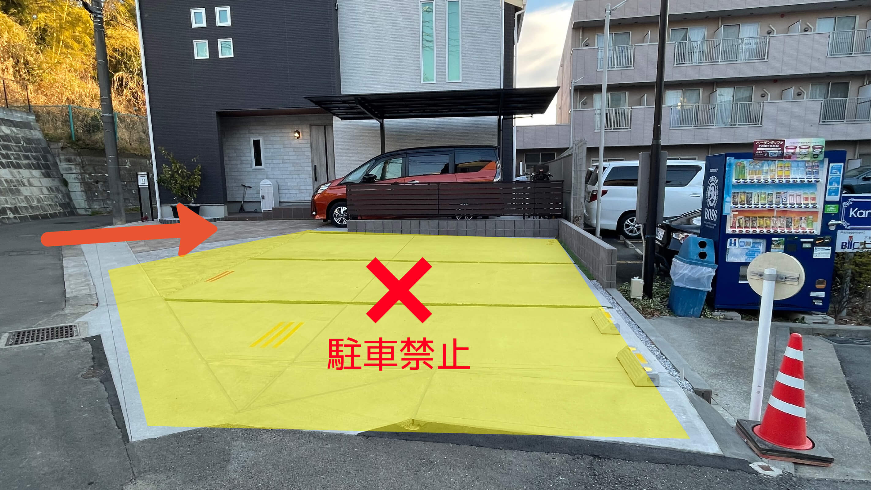 『新横浜駅』から近くて安い【軽・コンパクトカー専用】《建物側区画》篠原町3083-2駐車場