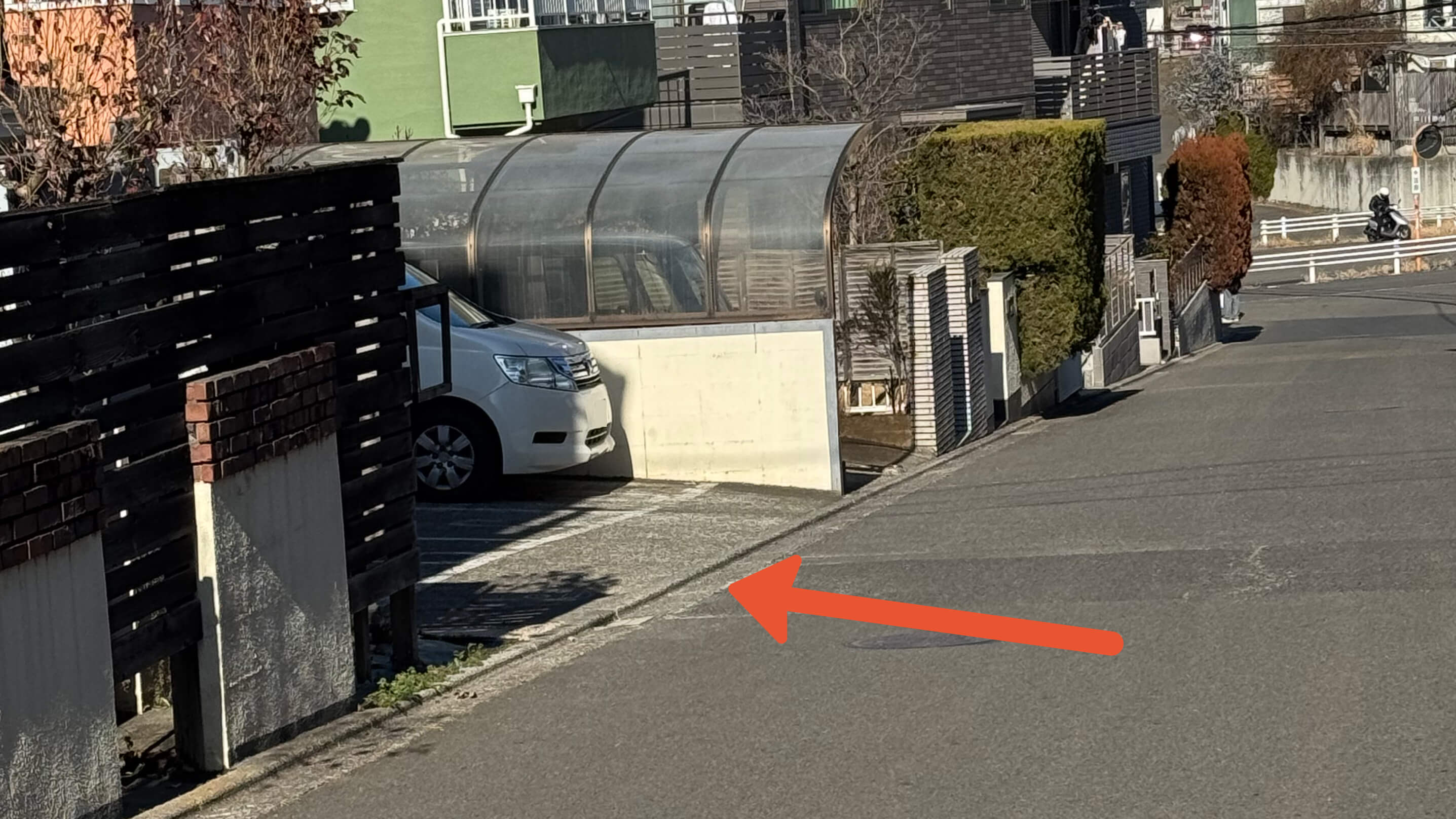 コマドリハイツ駐車場の写真