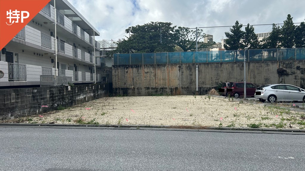 首里石嶺町2丁目83-4駐車場の写真