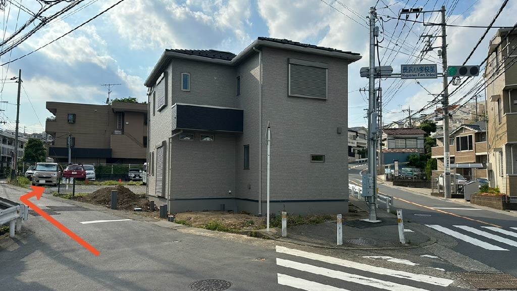 東百合丘2丁目駐車場の写真