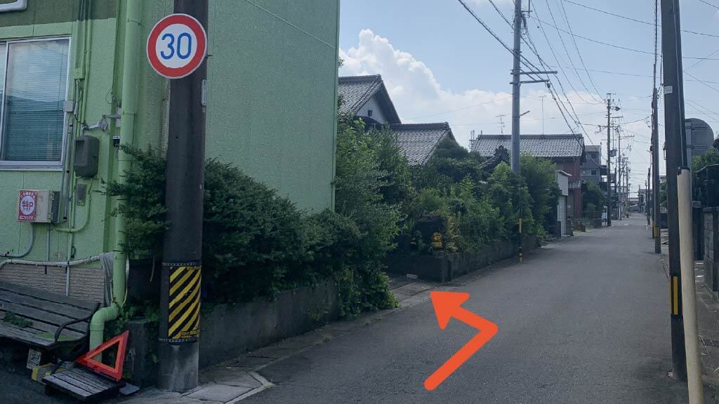 竹鼻町狐穴3350-1駐車場の写真