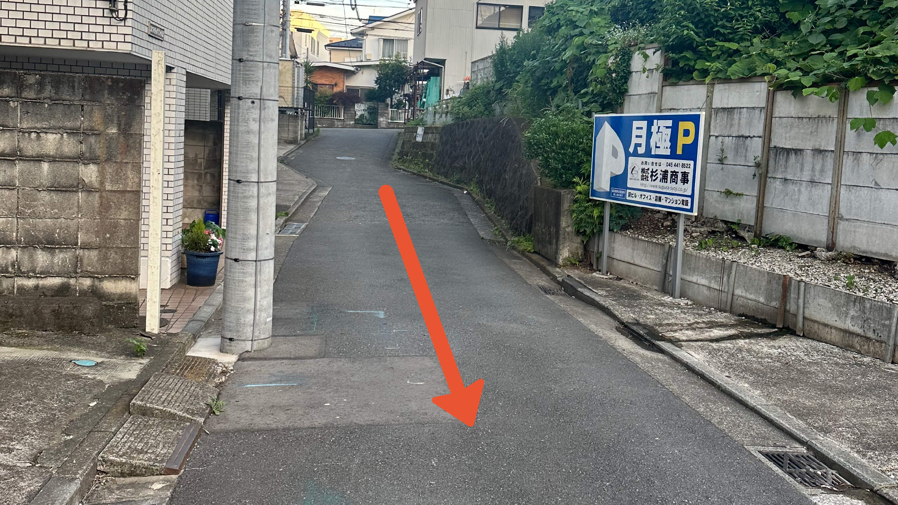 平川町8駐車場の写真