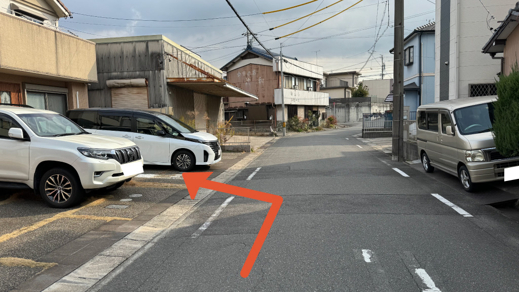 富木島町伏見1-14-11駐車場の写真