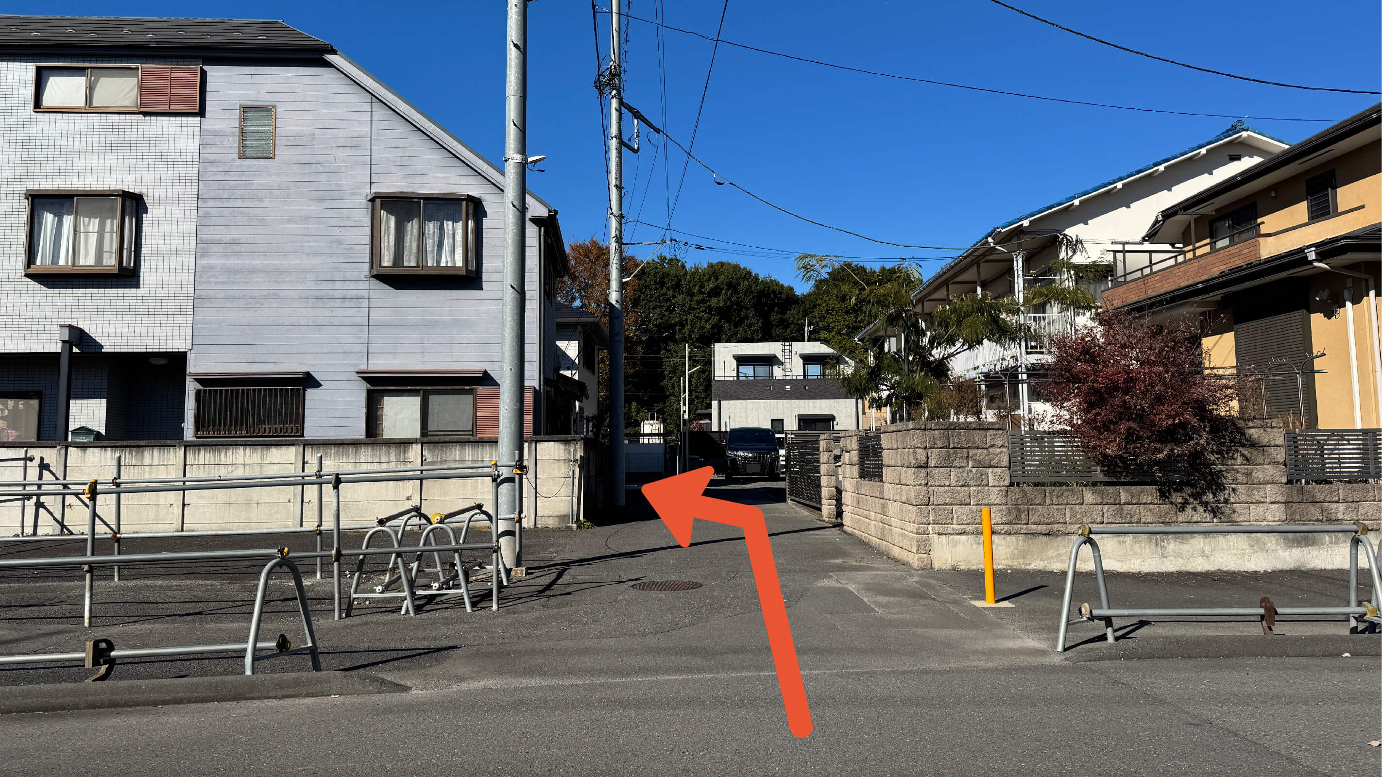 紅葉丘2-18-16駐車場の写真