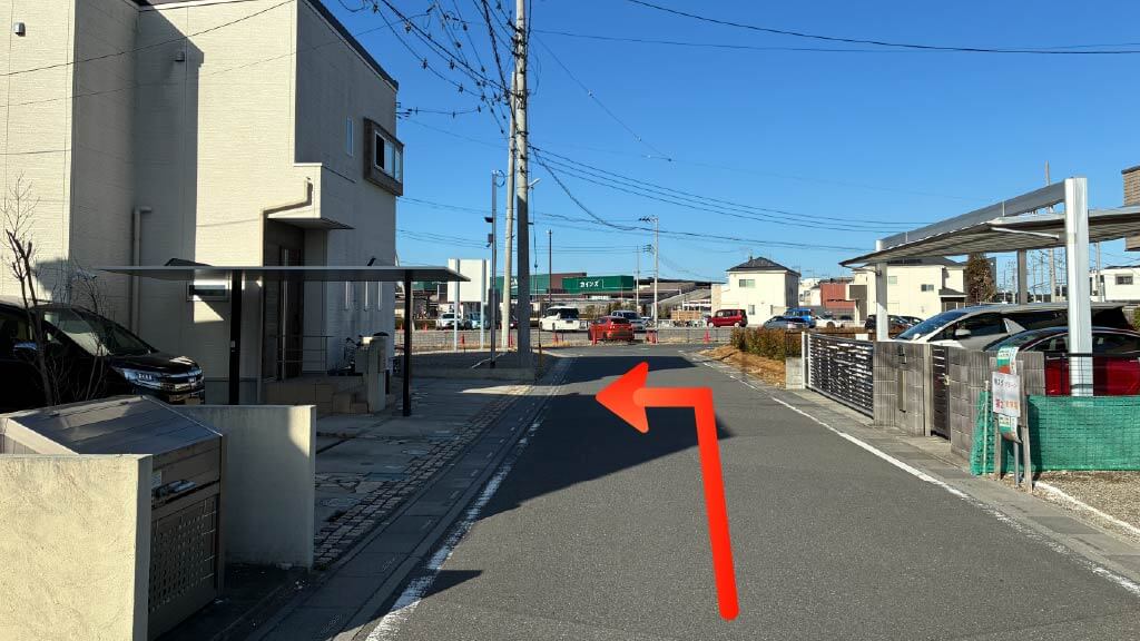 埼玉スタジアム・埼スタから近くて安い《左側・カーポートあり》美園1-30-30駐車場