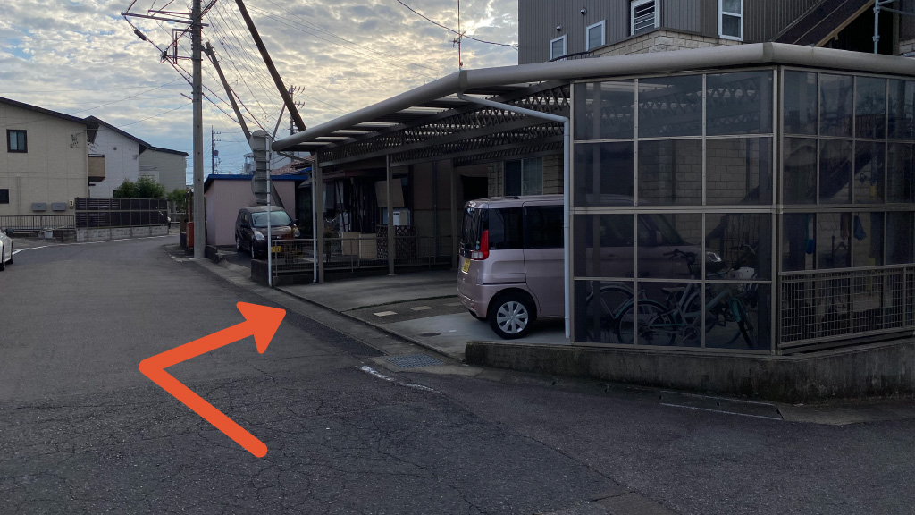 那加東新町1-33-1駐車場の写真