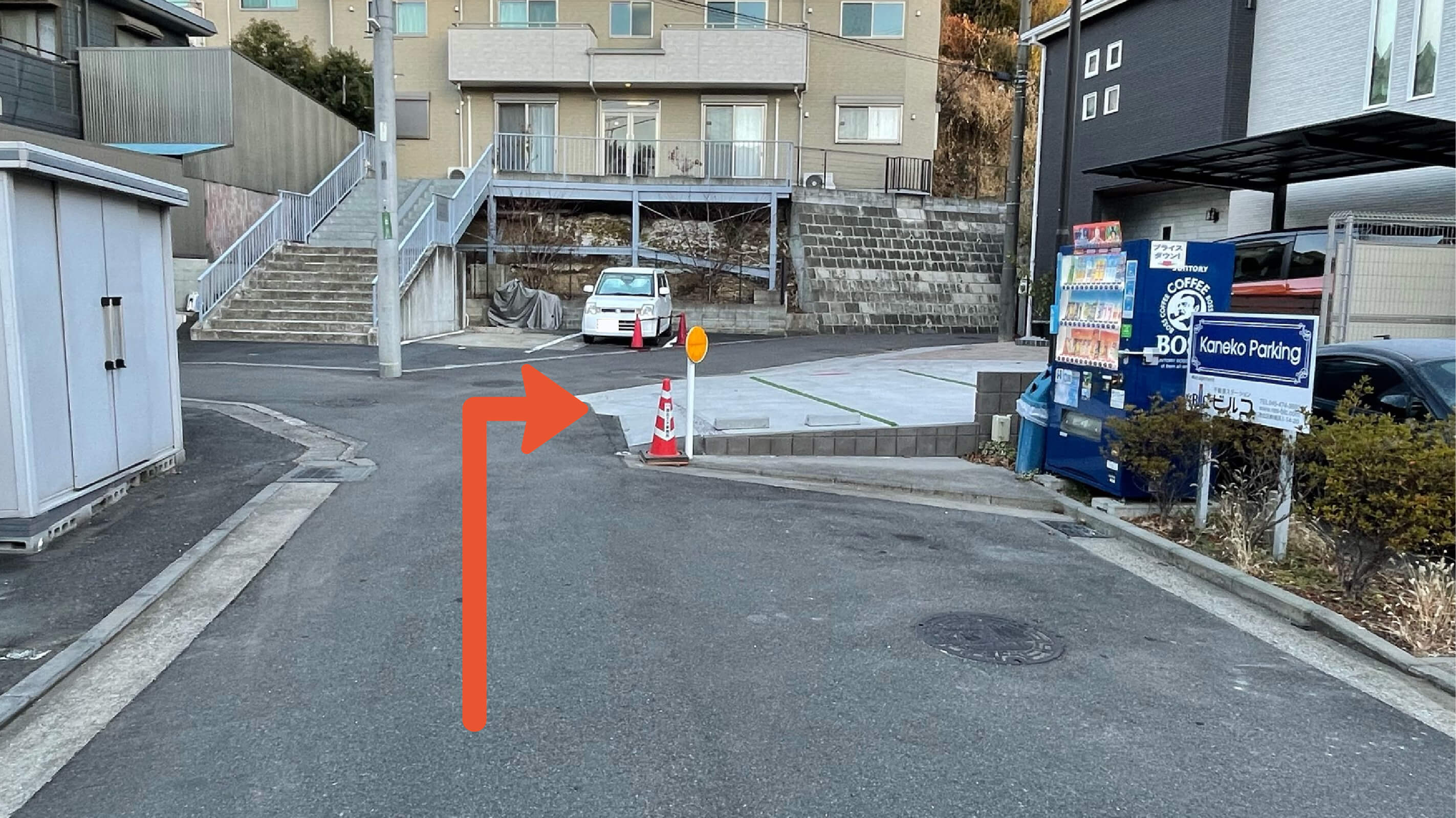 『新横浜駅』から近くて安い【軽専用】《道路側区画》篠原町3083-2駐車場