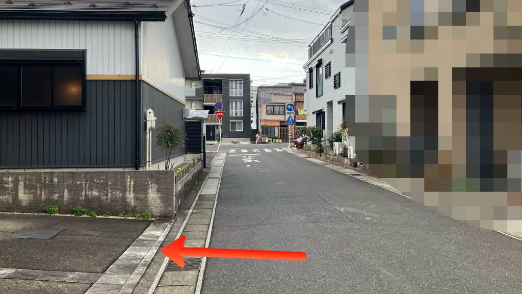 加納東丸町1-8-2駐車場の写真