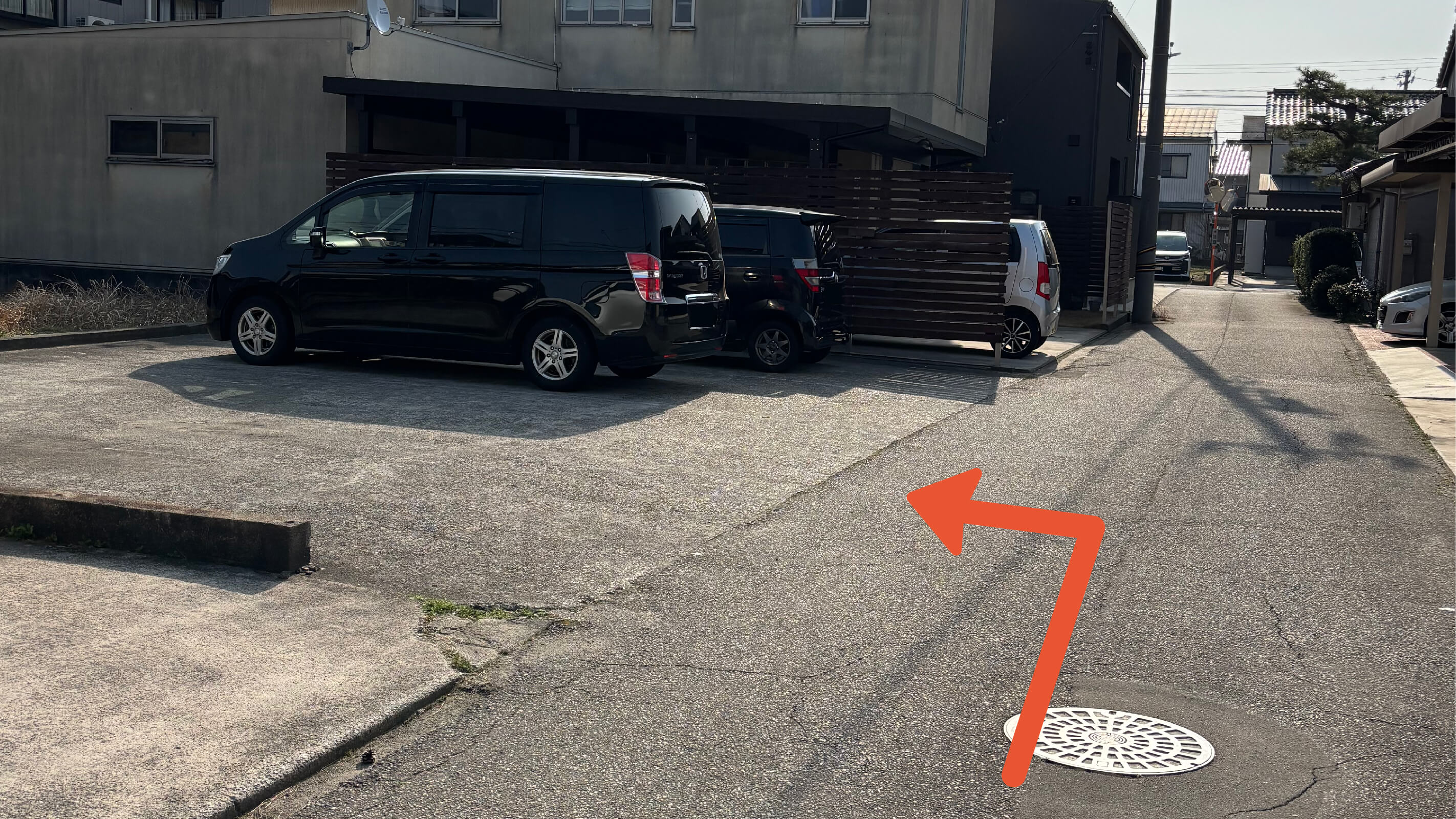 角221-5駐車場の写真