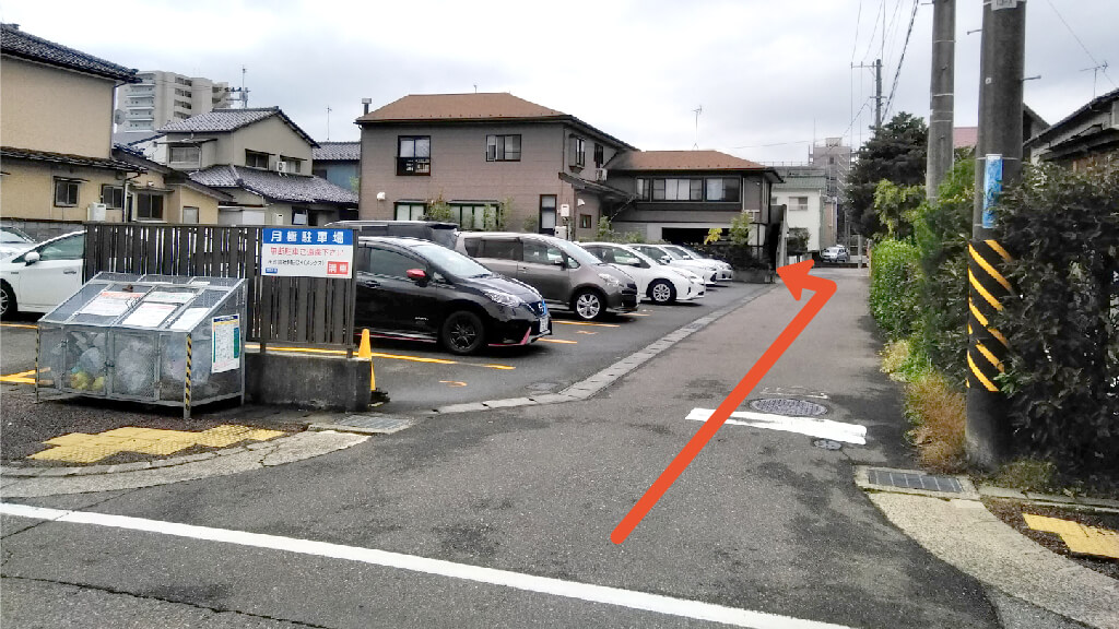 【正面右側区画】《軽自動車》米山6-3-4駐車場の写真