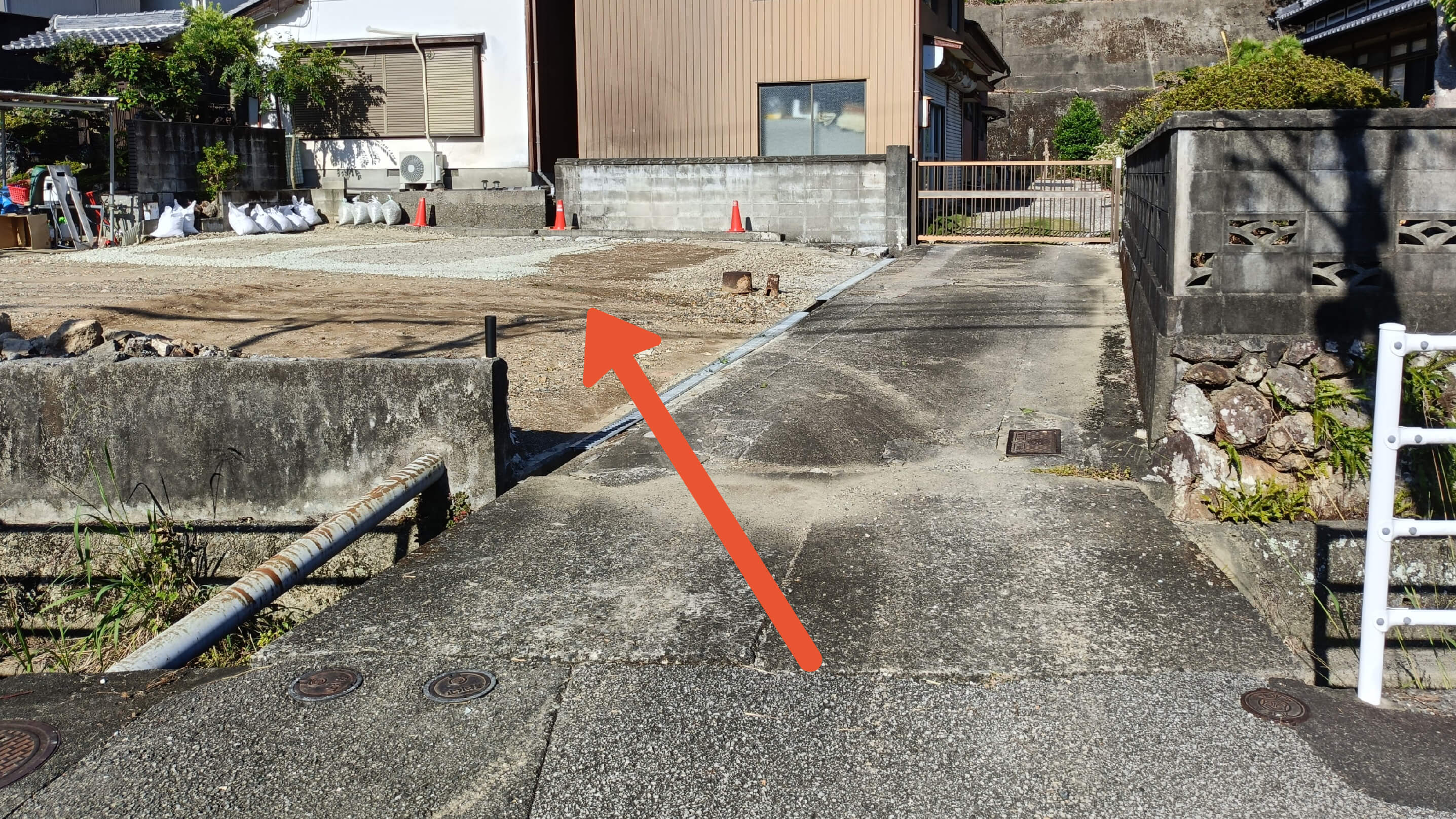 塩屋崎町1-8-26駐車場の写真