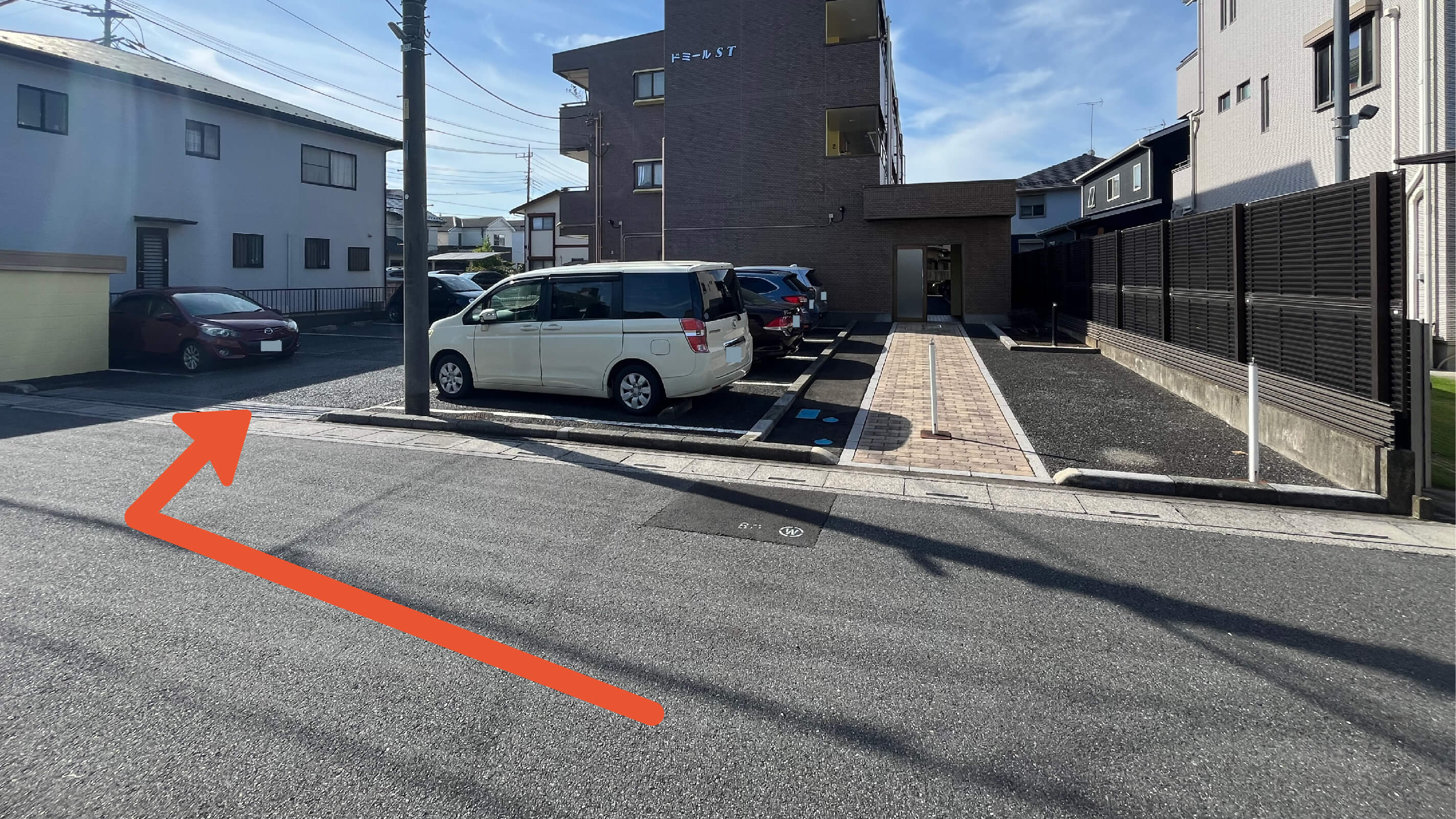 ドミールST駐車場の写真